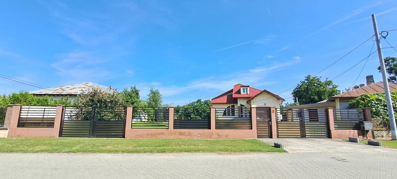 Floresti - Stoenesti, Jud. Giurgiu, vila + garaj + beci, teren 1400 mp
